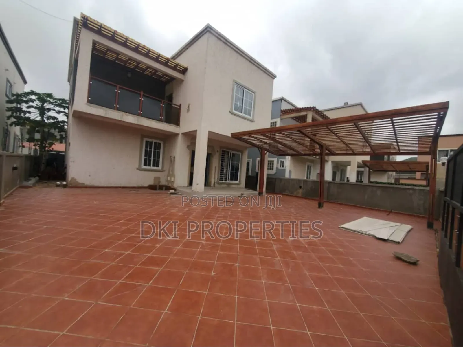 3bdrm House in Dki Properties, East Legon for sale
