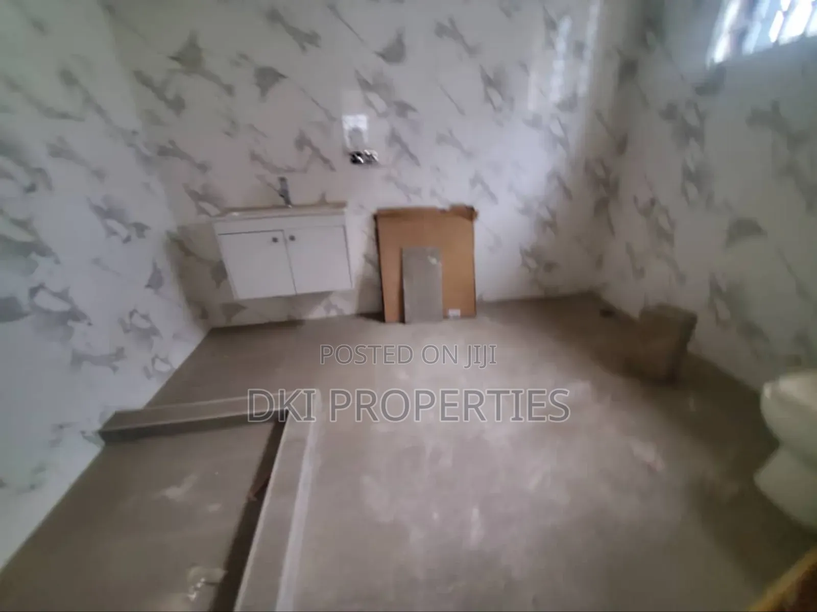3bdrm House in Dki Properties, East Legon for sale