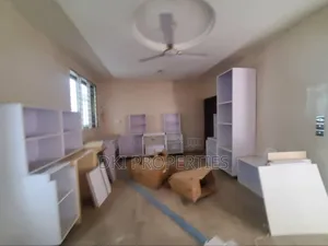 3bdrm House in Dki Properties, East Legon for sale