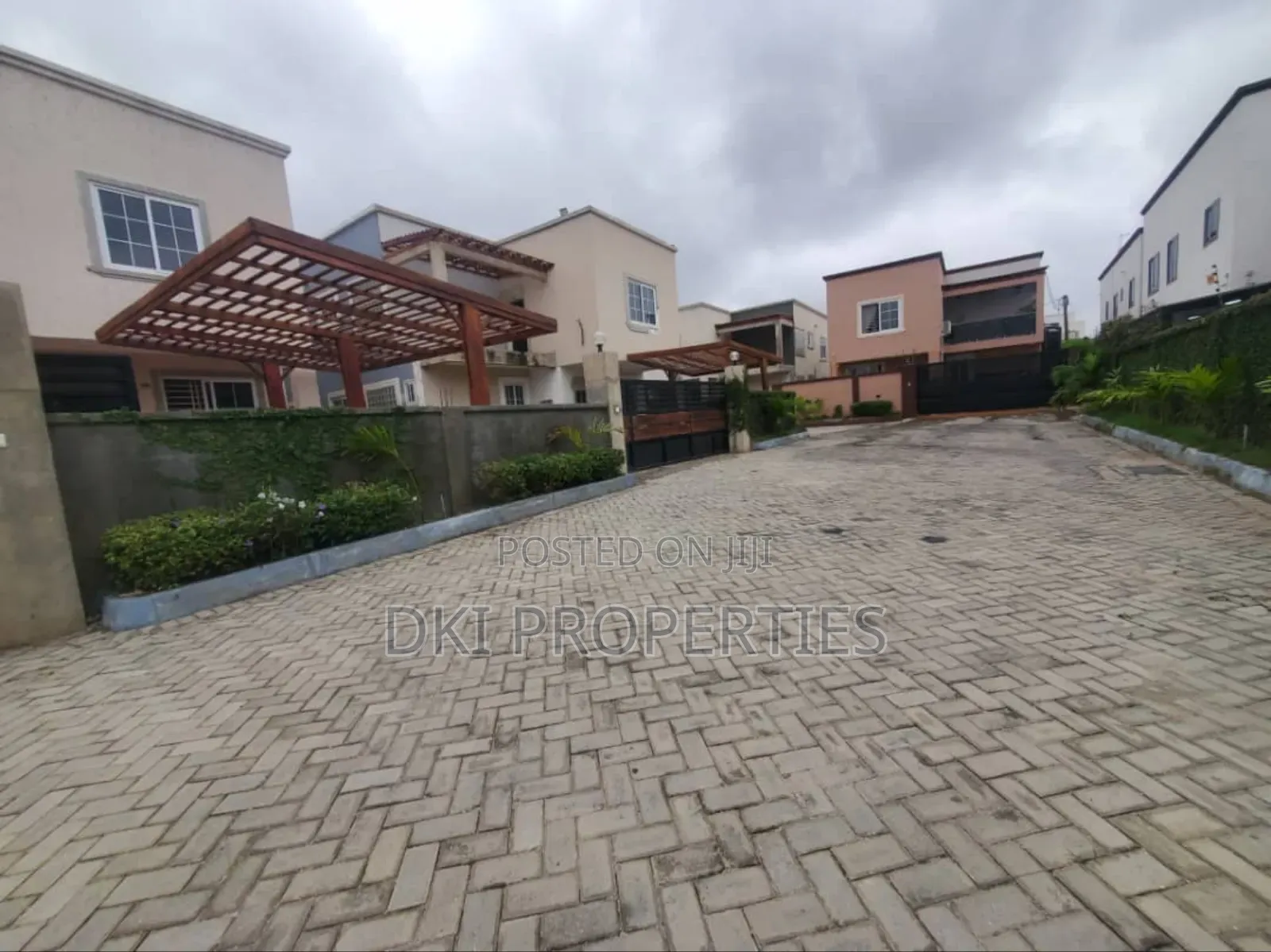 3bdrm House in Dki Properties, East Legon for sale