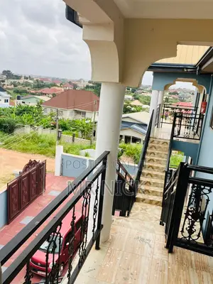 18bdrm House in Kumasi Metropolitan for sale