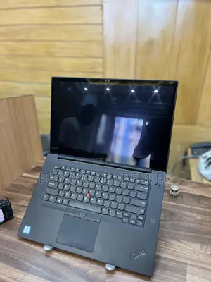 Laptop Lenovo 16GB Intel Xeon SSD 512GB