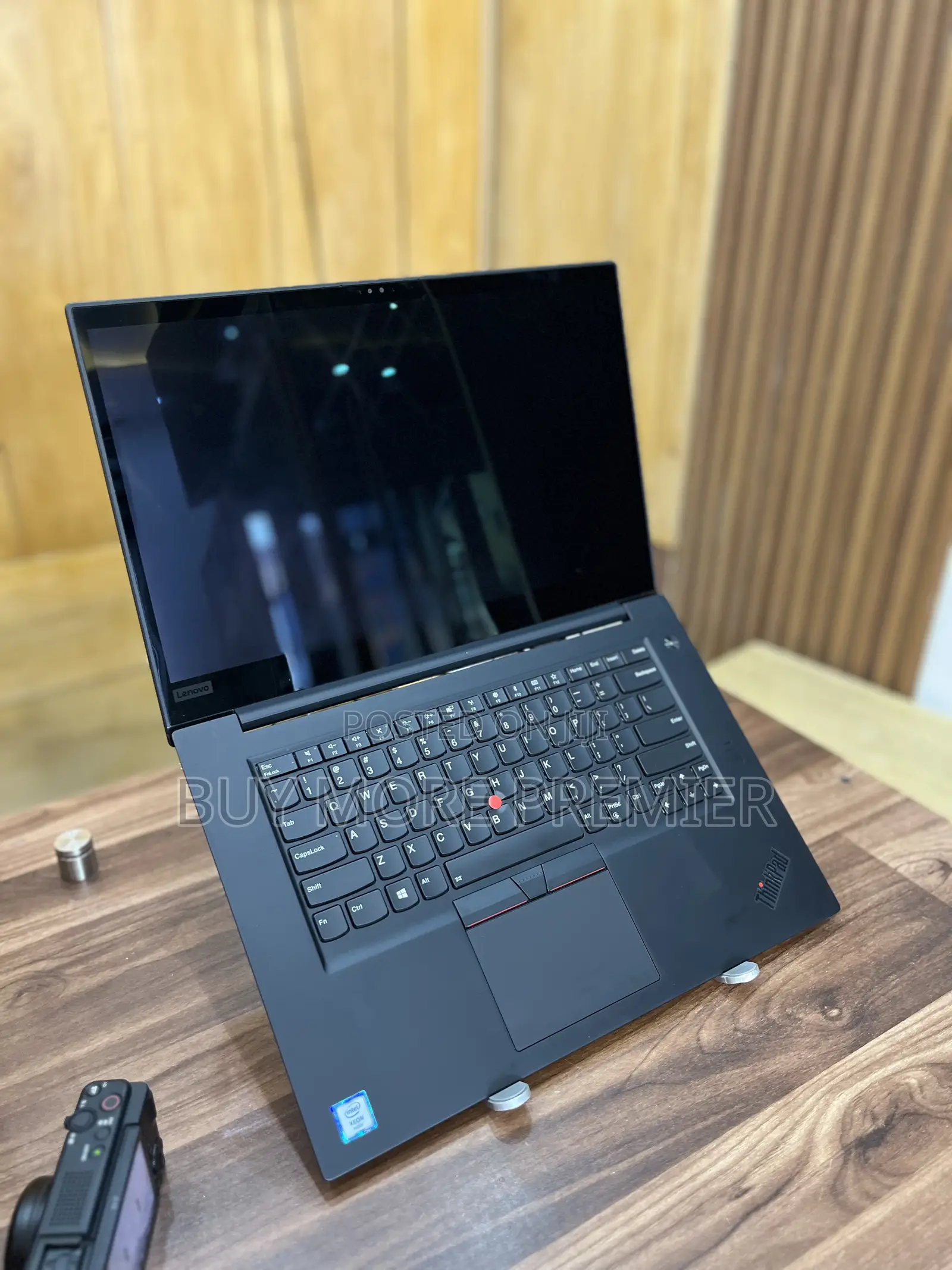 Laptop Lenovo 16GB Intel Xeon SSD 512GB