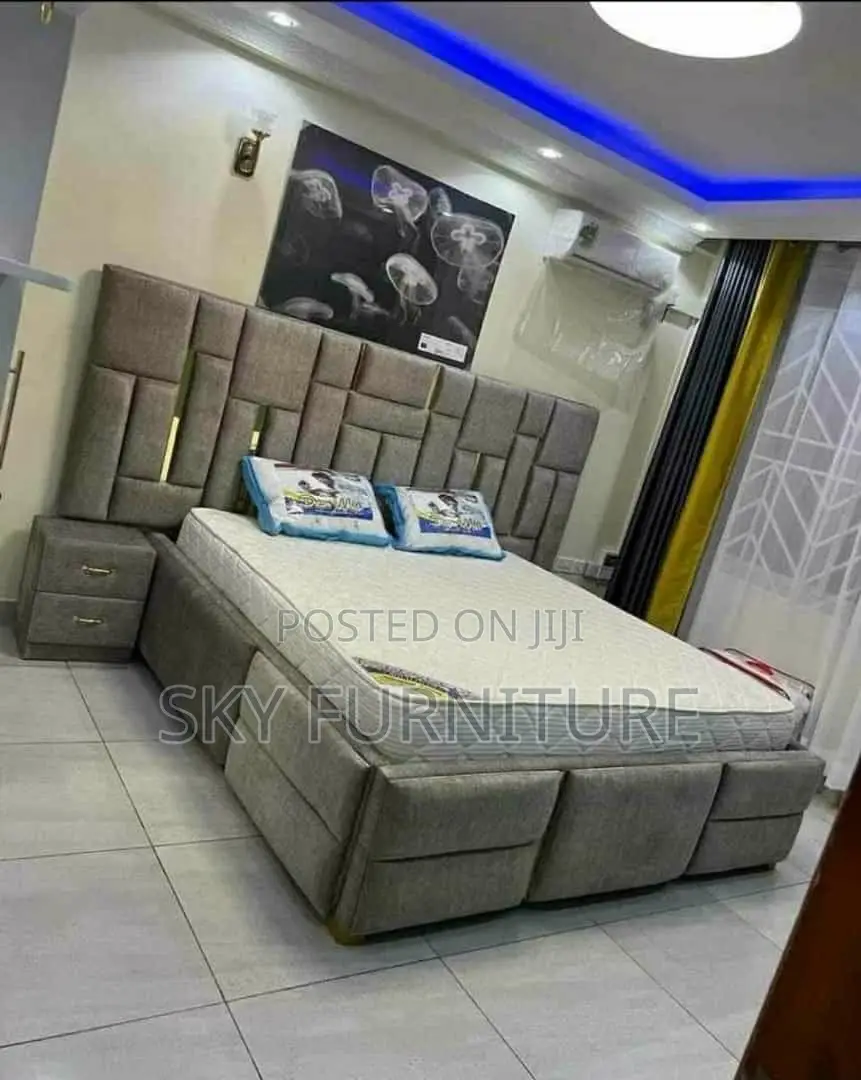 Cove Queen -Size Bed Frame With Drawer
