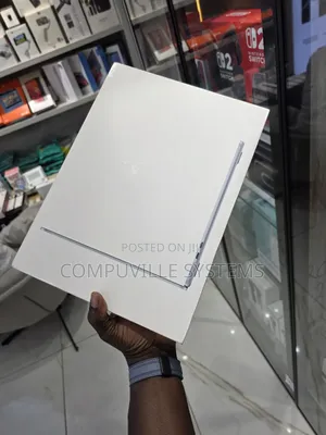 New Laptop Apple MacBook Air 2025 M4 13-Inch 16GB Apple M4 SSD 256GB