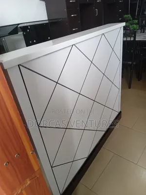 Lerised Reception Desk