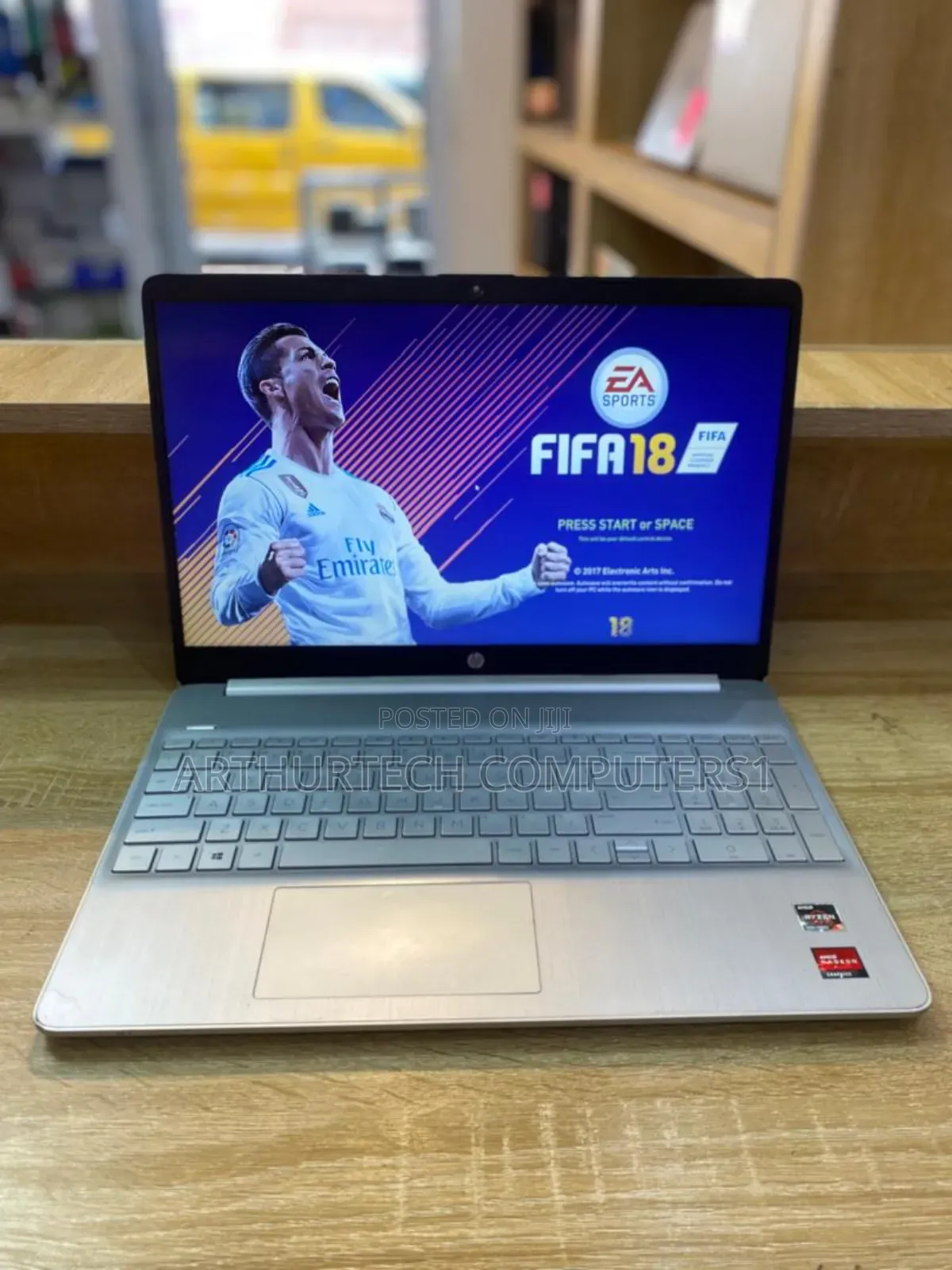 Laptop HP 15s 8GB AMD Ryzen 5 SSD 256GB