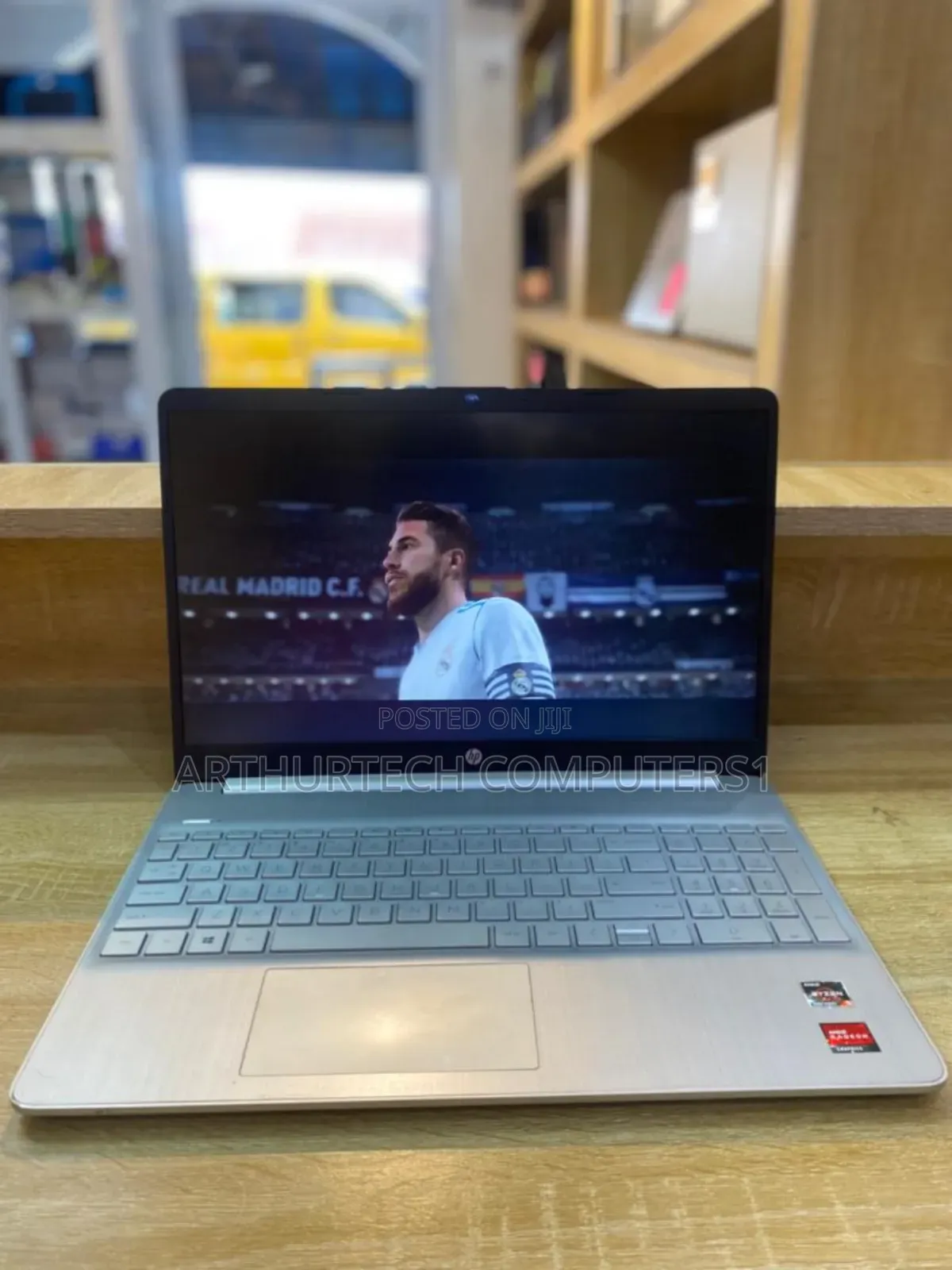 Laptop HP 15s 8GB AMD Ryzen 5 SSD 256GB