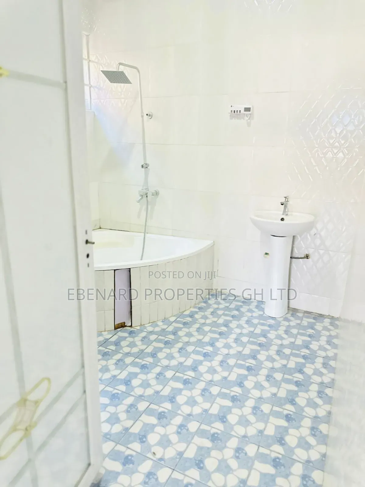 3bdrm House in Ebenard Properties, Tema Metropolitan for rent