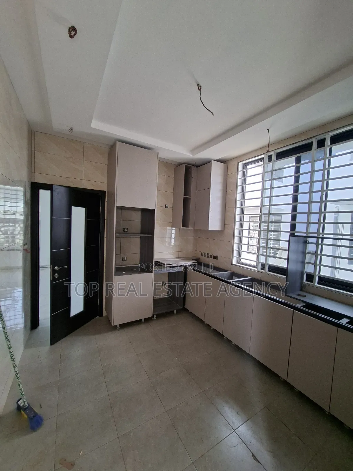 4bdrm Duplex in Adenta for sale