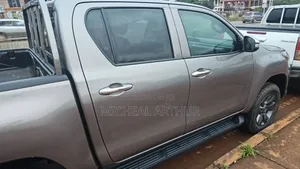 Toyota Hilux 2017 Gray