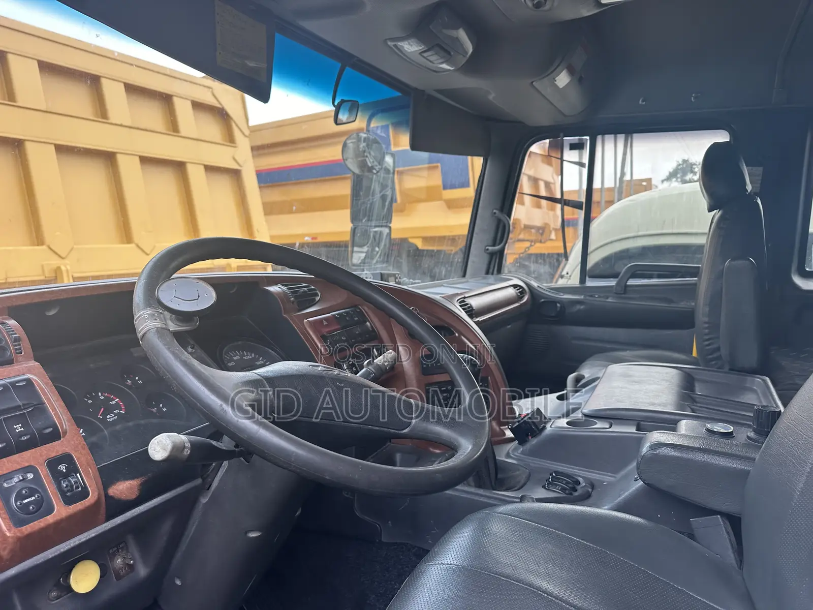 Hyundai Mighty 25 Ton