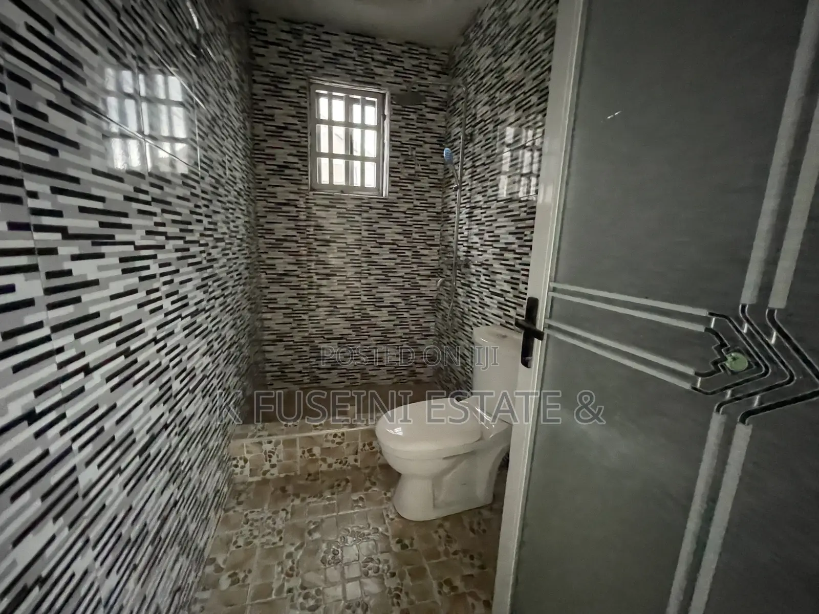 5bdrm House in K Fuseini Estate, Kumasi Metropolitan for sale