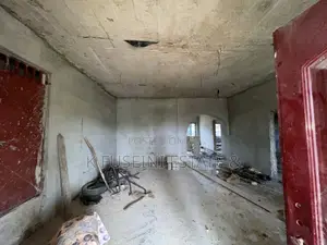 8bdrm House in K Fuseini Estate, Kumasi Metropolitan for sale