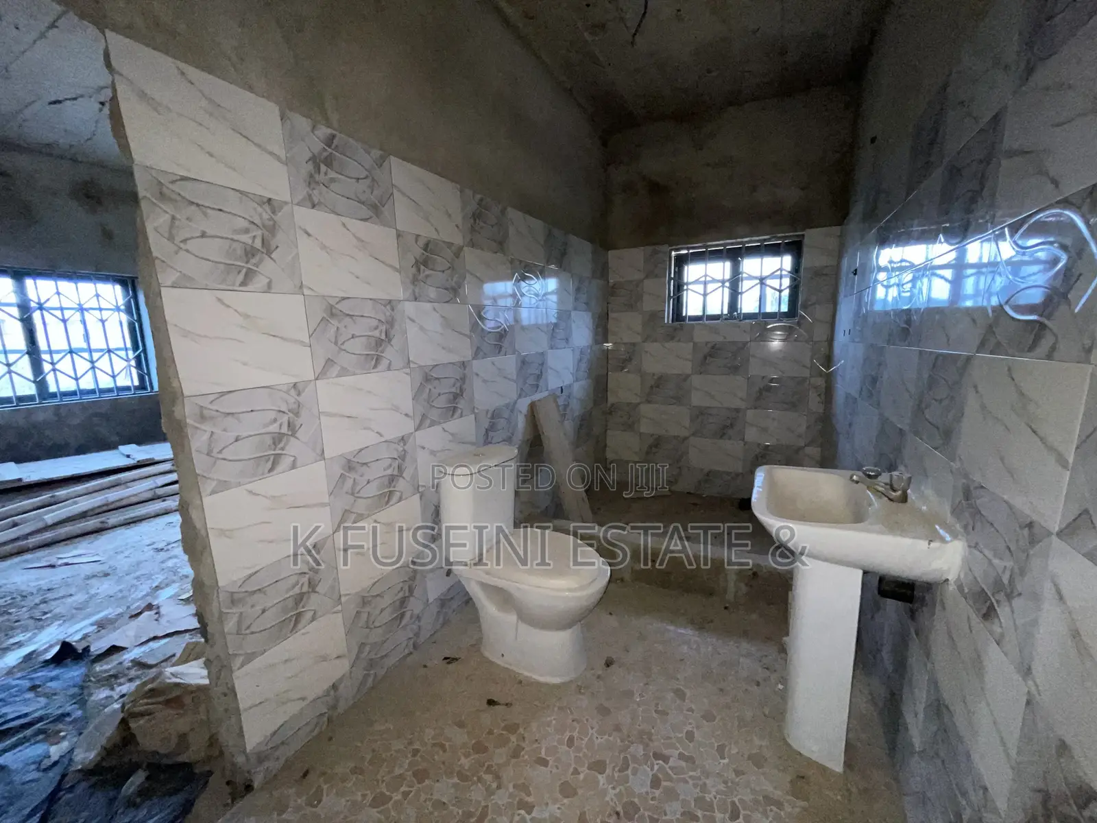 8bdrm House in K Fuseini Estate, Kumasi Metropolitan for sale