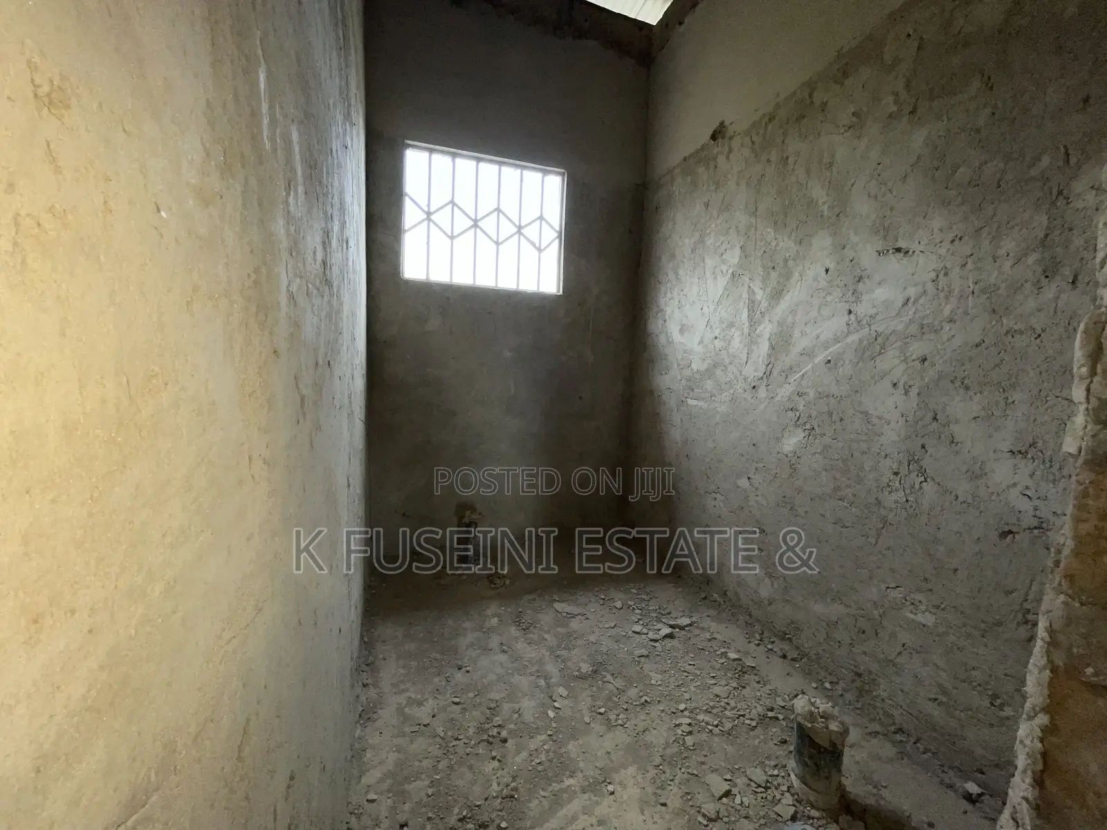 8bdrm House in K Fuseini Estate, Kumasi Metropolitan for sale