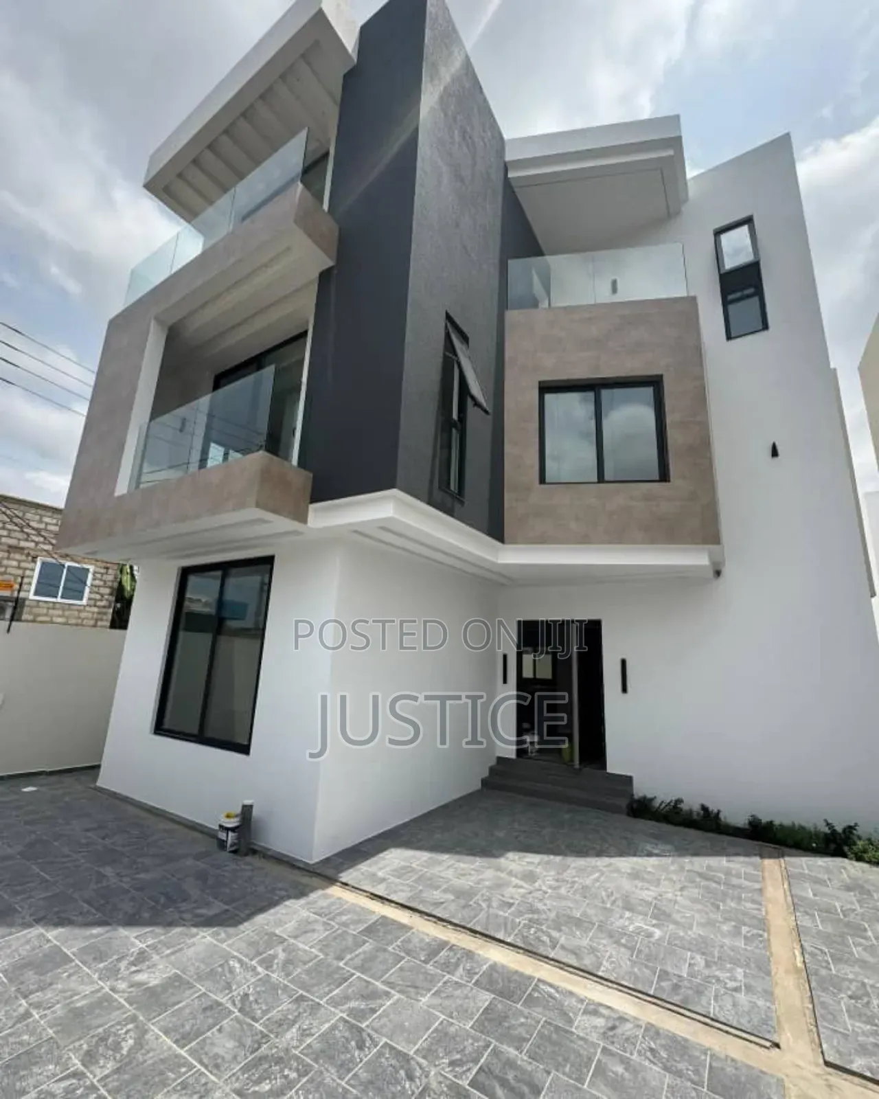 4bdrm House in Dzorwulu for sale