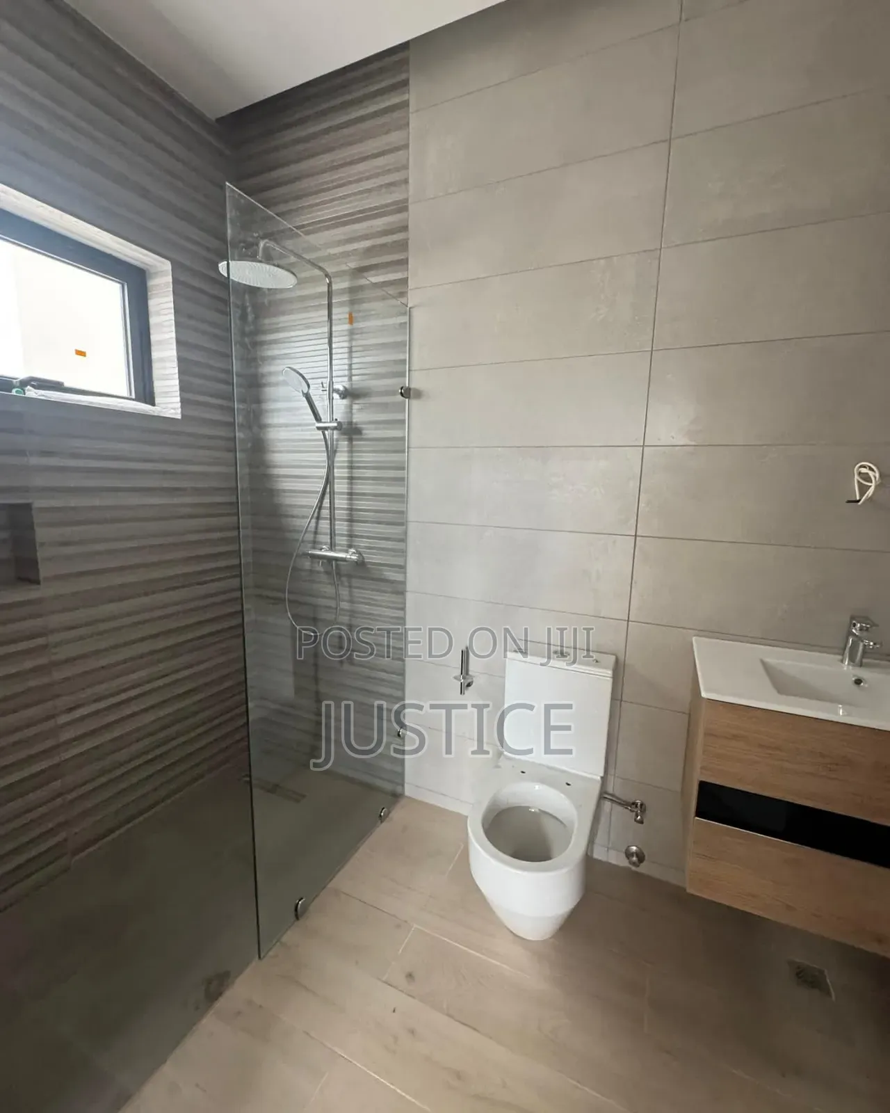 4bdrm House in Dzorwulu for sale