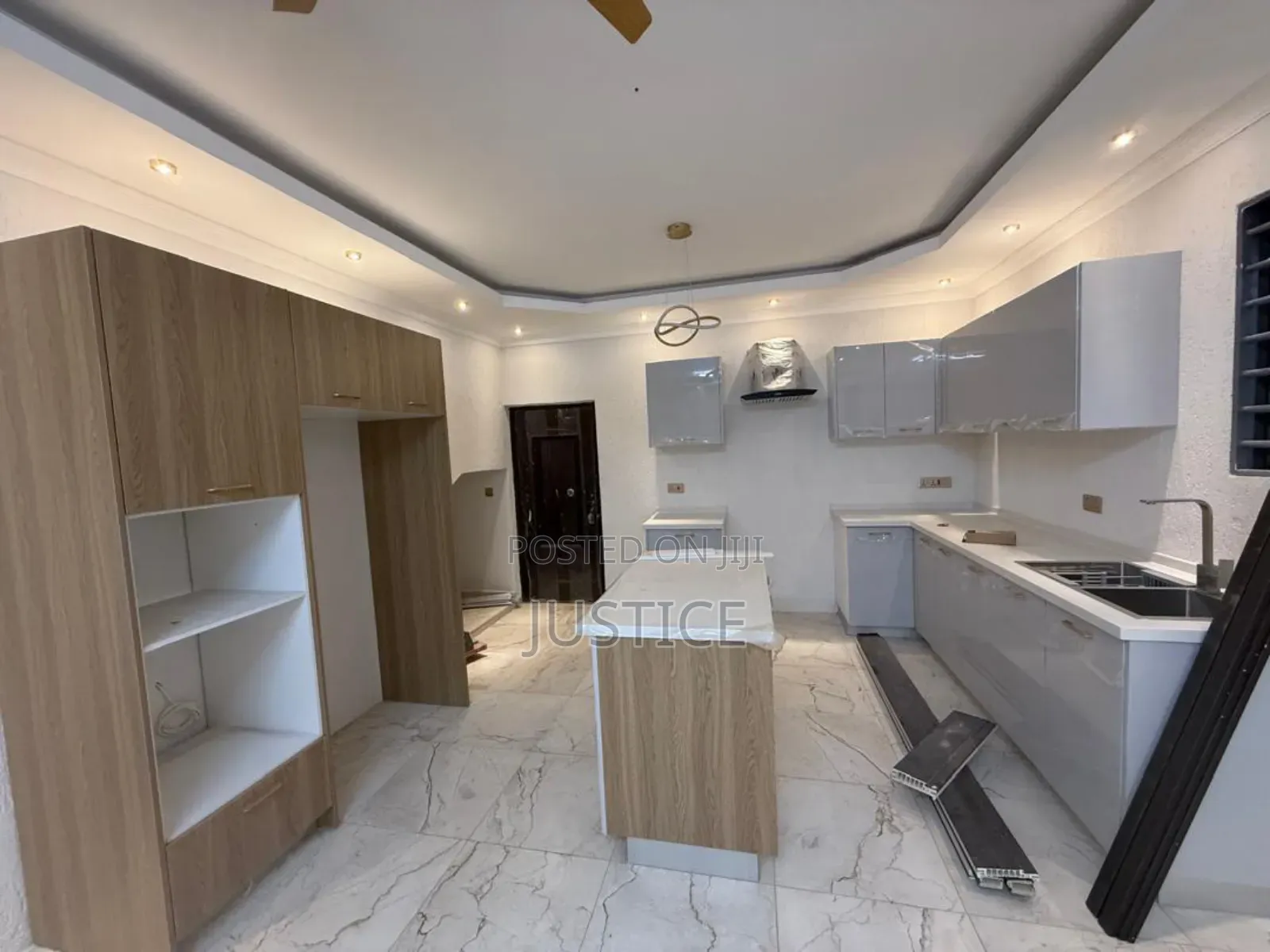 4bdrm House in Dzorwulu for sale