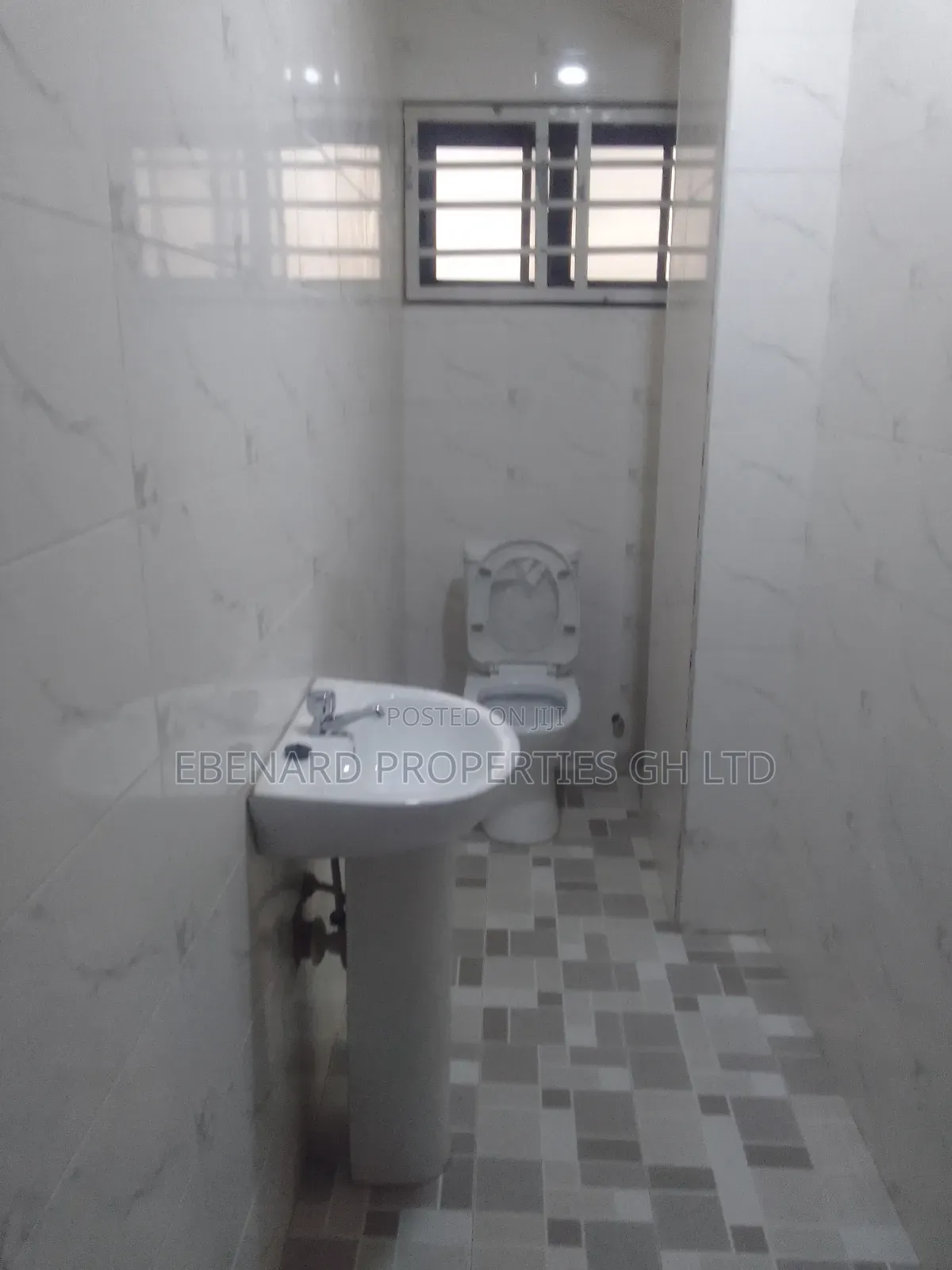 2bdrm Apartment in Ebenard Properties, Tema Metropolitan for rent