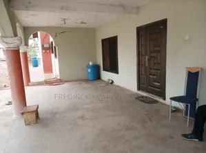 8bdrm House in Brother K Estate, Kumasi Metropolitan for sale