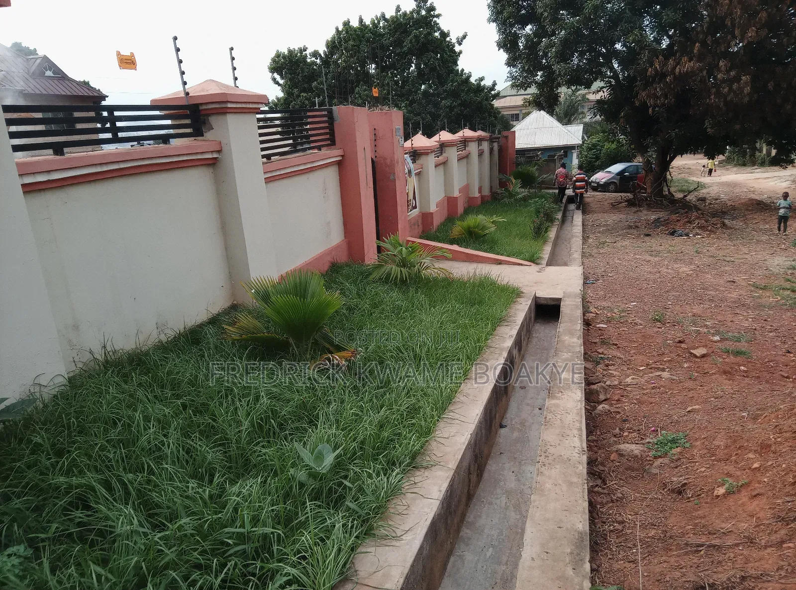 8bdrm House in Brother K Estate, Kumasi Metropolitan for sale