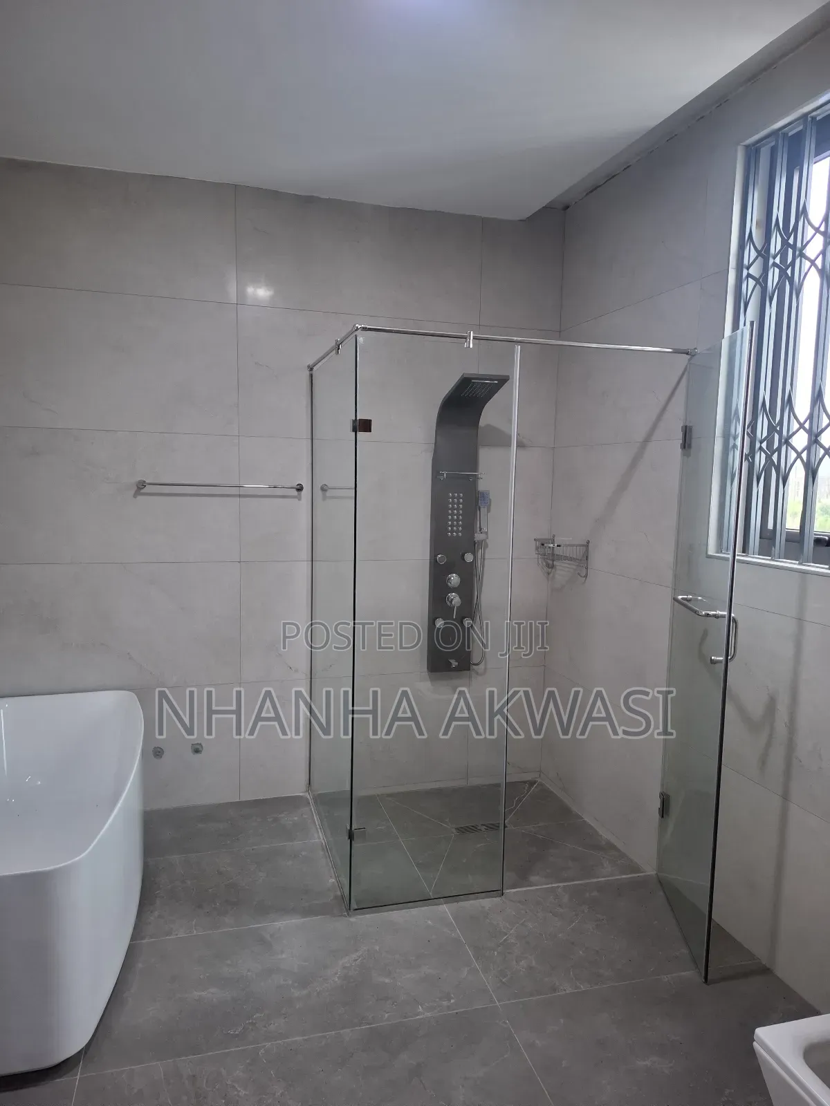 4bdrm House in Community 24, Tema Metropolitan for rent