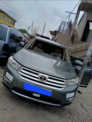2010 Toyota Highlander Windscreen Available
