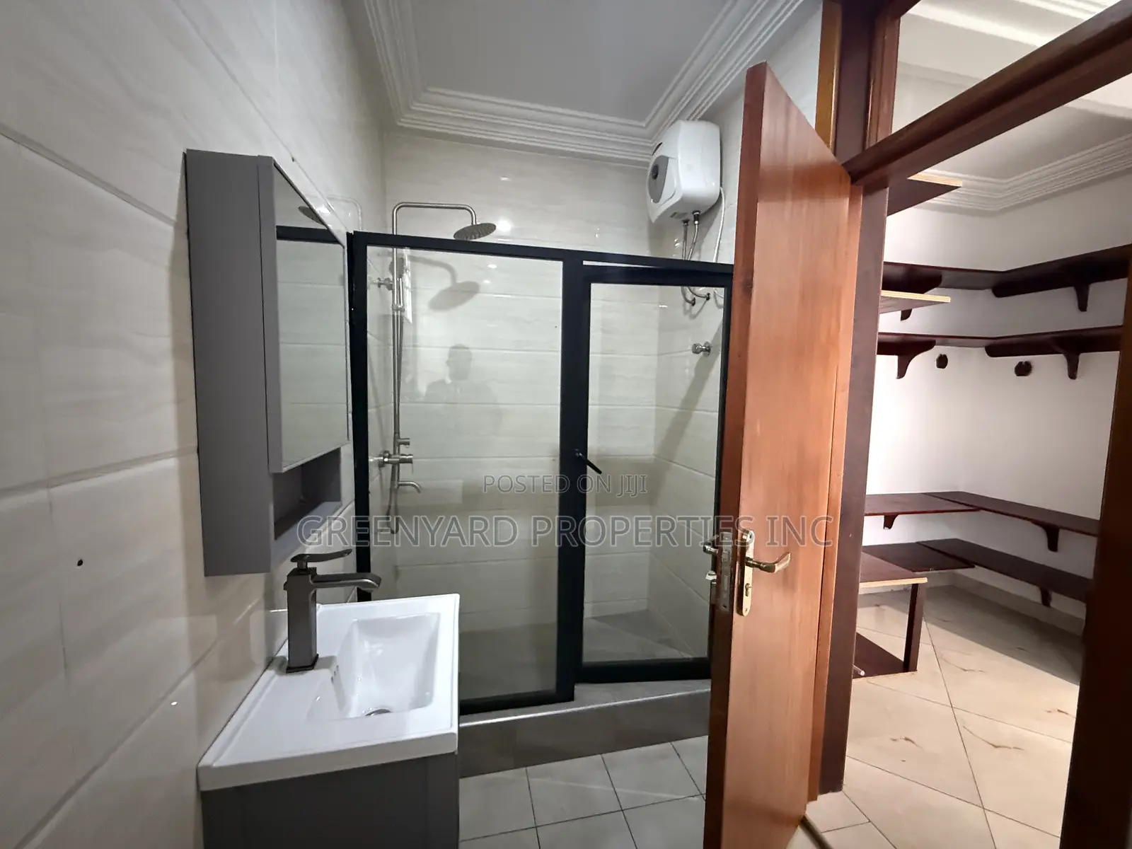 3bdrm Apartment in Mangos, East Legon for rent