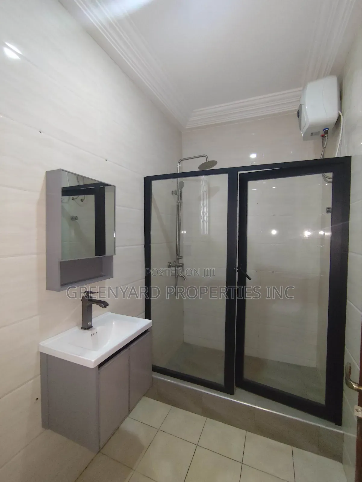 3bdrm Apartment in American House, East Legon for rent