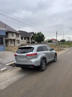 Toyota Highlander XLE 2019 Gray