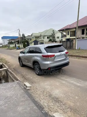 Toyota Highlander XLE 2019 Gray
