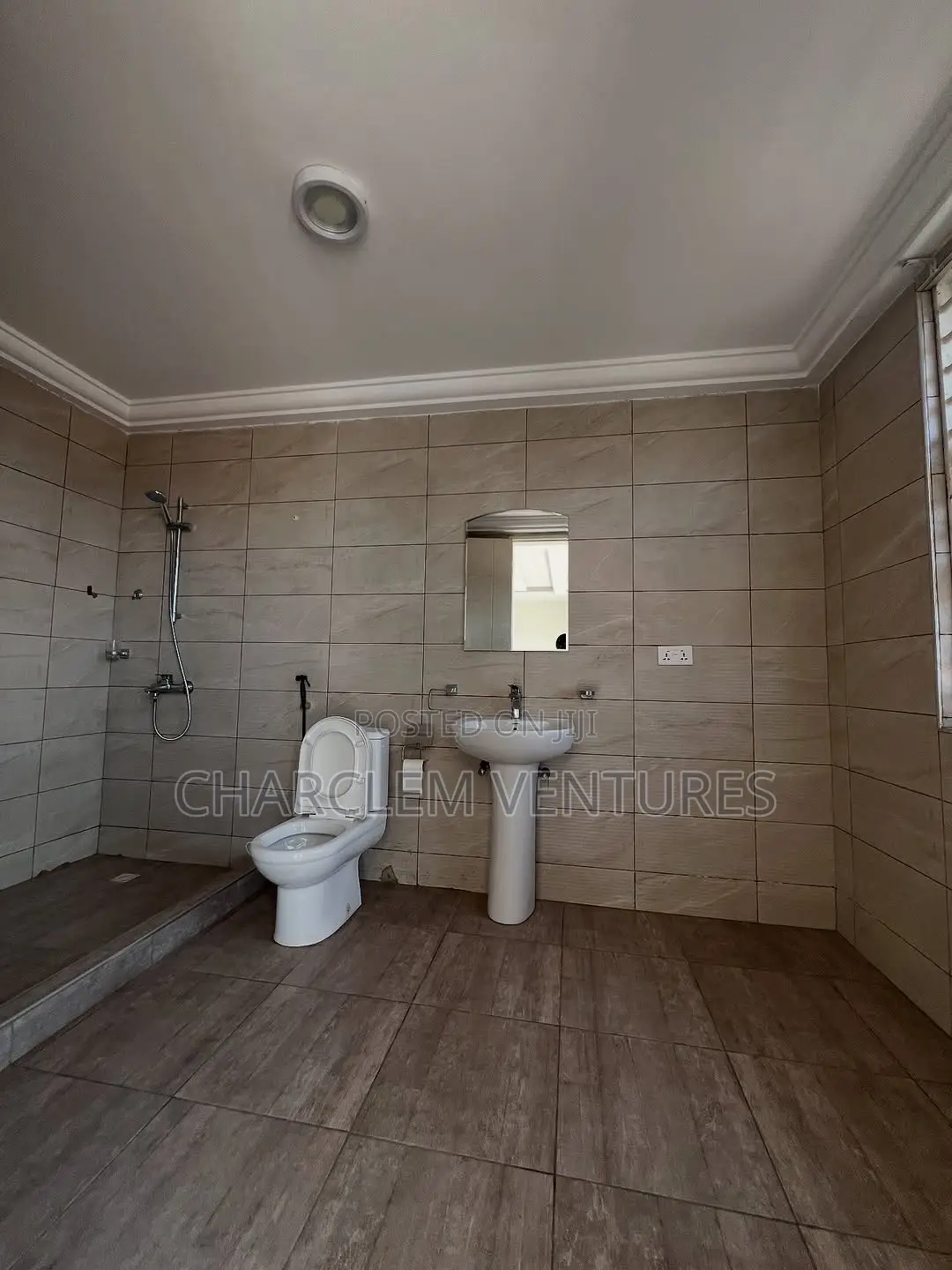 3bdrm House in Charclem Ventures, Sakumono for rent