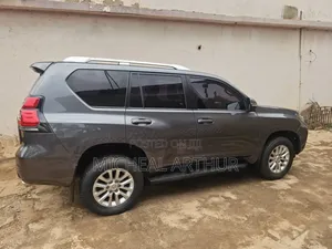 Toyota Land Cruiser Prado 2017 Gray