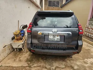 Toyota Land Cruiser Prado 2017 Gray