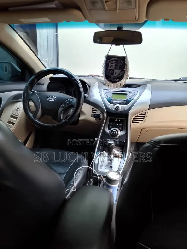 Hyundai Elantra 2013 White
