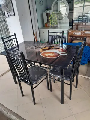 Estrades Dining Set