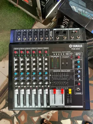 Yamaha Pam-600d 6-Channel Professional Music Mixer.
