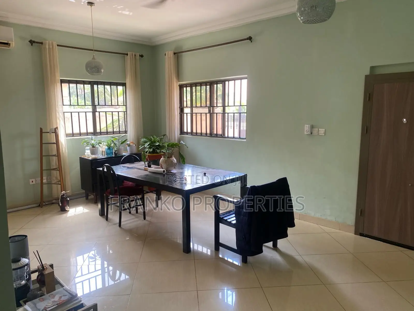 3bdrm House in Franko Propertied, School Junction for sale