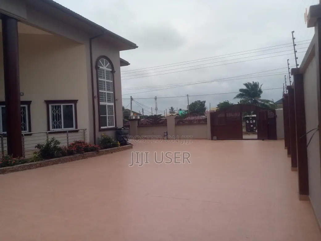 5bdrm House in Ashomang Estate for sale