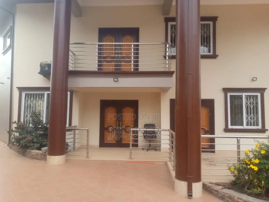 5bdrm House in Ashomang Estate for sale