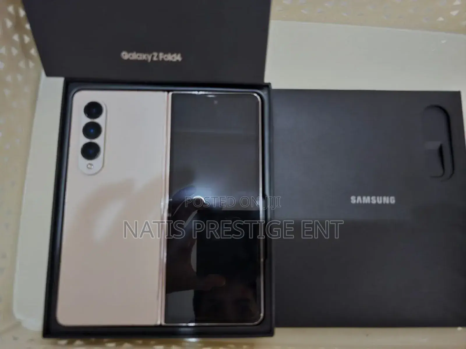 New Samsung Galaxy Z Fold4 512 GB Gold