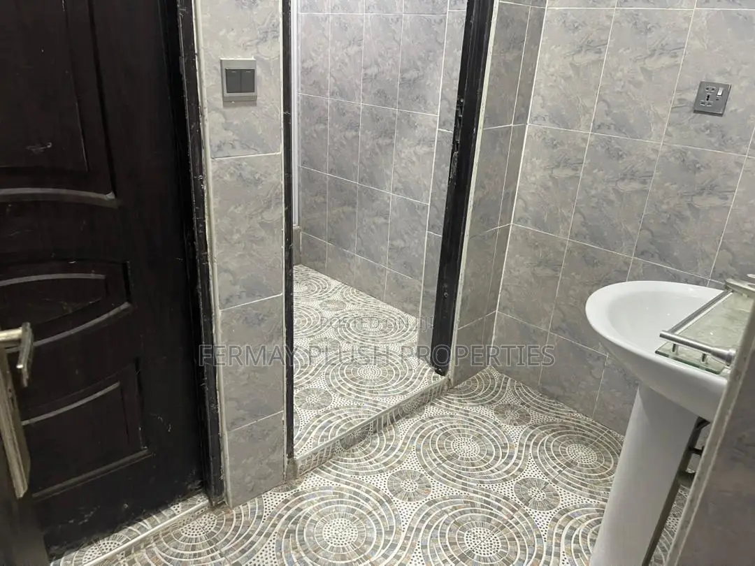 Furnished 1bdrm Apartment in Gh Apartments, Accra Metropolitan for sale