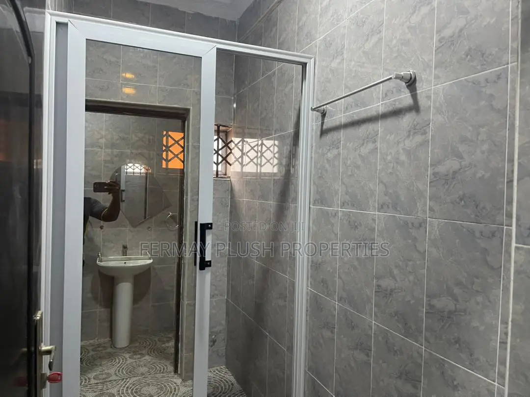 Furnished 1bdrm Apartment in Gh Apartments, Accra Metropolitan for sale
