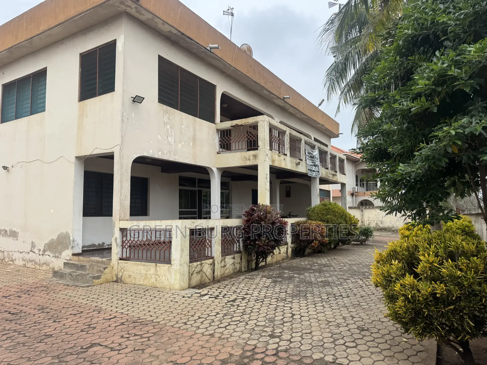 5bdrm House in Nungua for sale