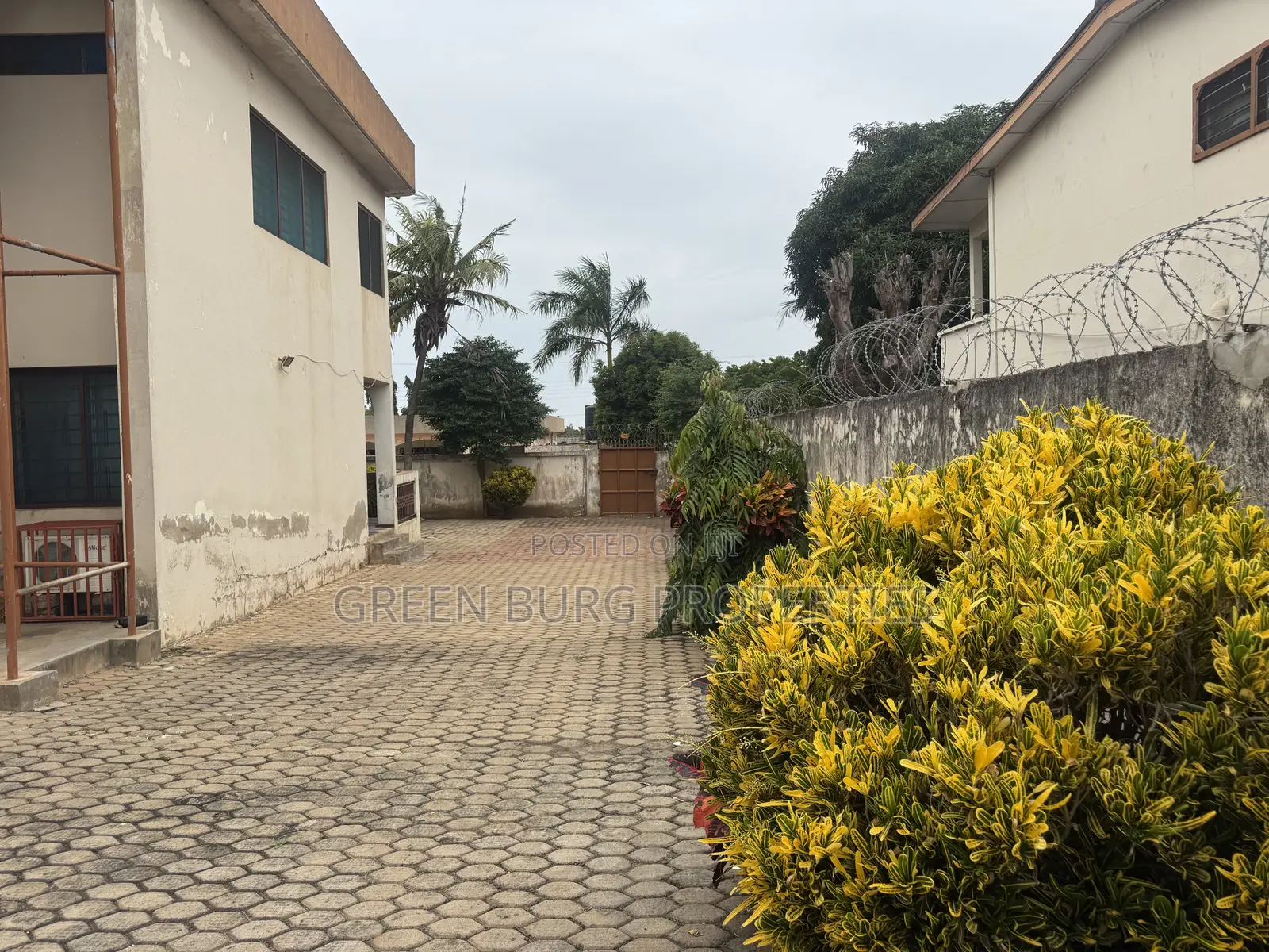 5bdrm House in Nungua for sale