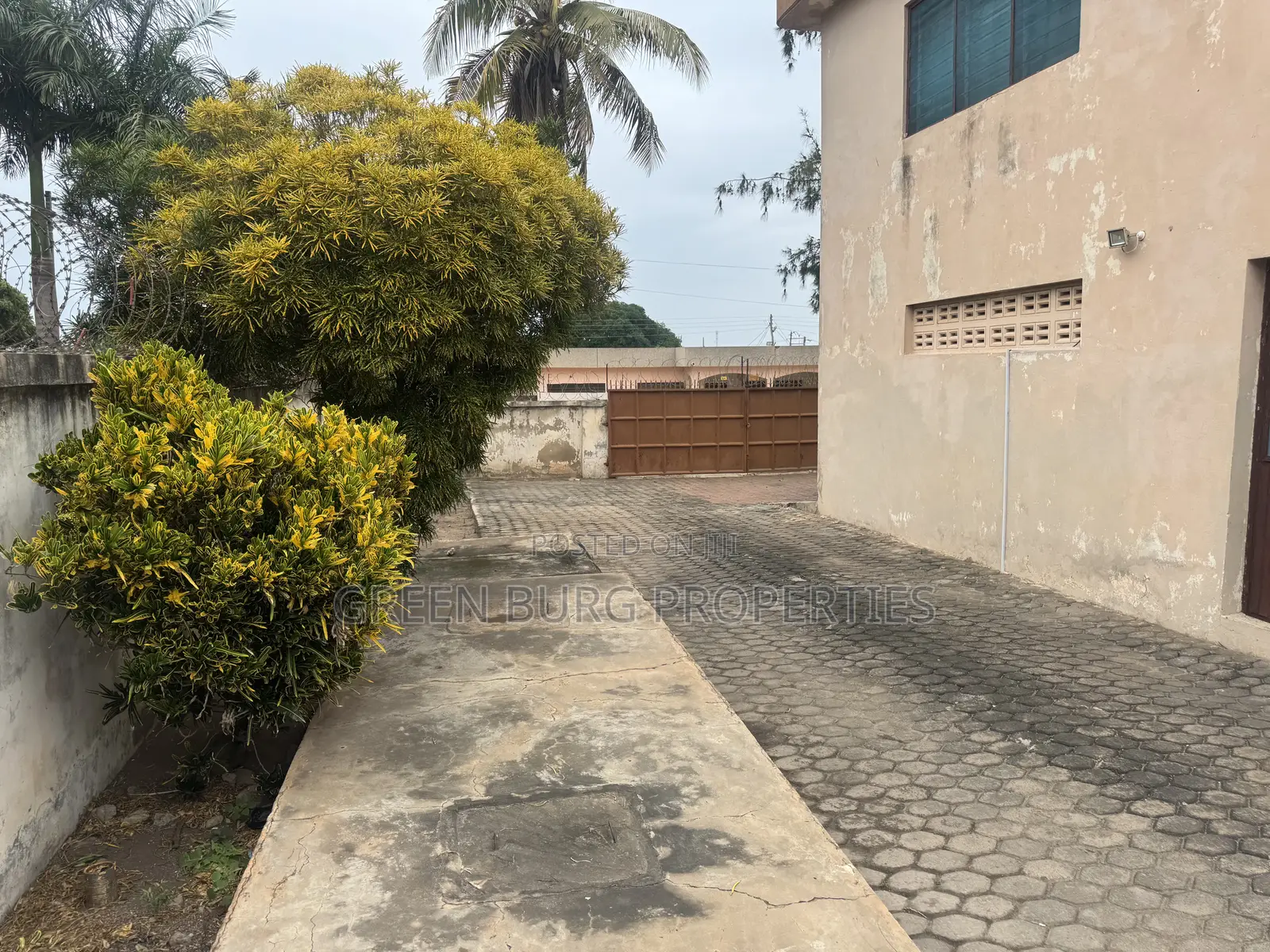 5bdrm House in Nungua for sale