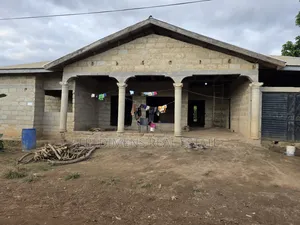 6bdrm House in Fredimens Real, Atwima Kwanwoma for sale