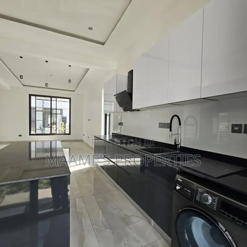 4bdrm Townhouse / Terrace in Cantonments for rent