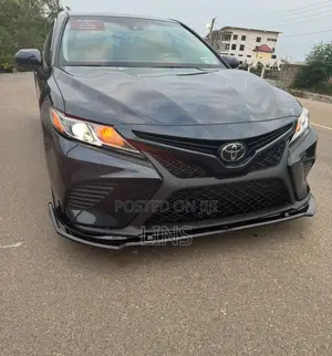 Toyota Camry SE FWD (2.5L 4cyl 8AM) 2018 Green